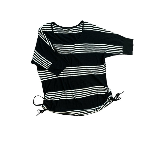 torrid Tops - Torrid Black and White Stripe. Tie details on sides. Size 4 (4X).